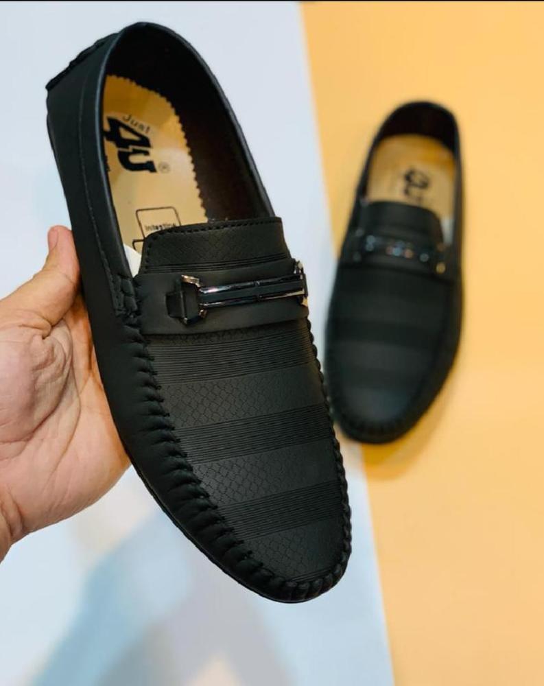 Black Textured Men’s Loafers – Lightweight Rexine Elegance